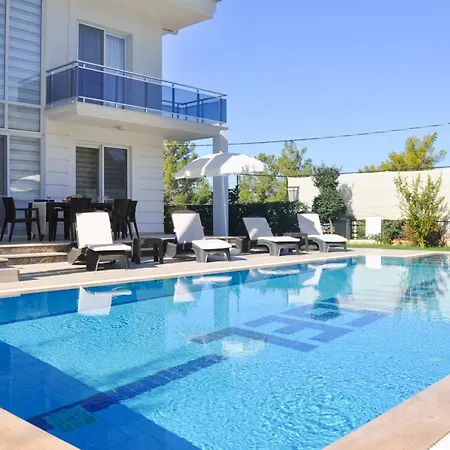 Villa Sleeps 8 Pool Air Con Wifi Ovacık